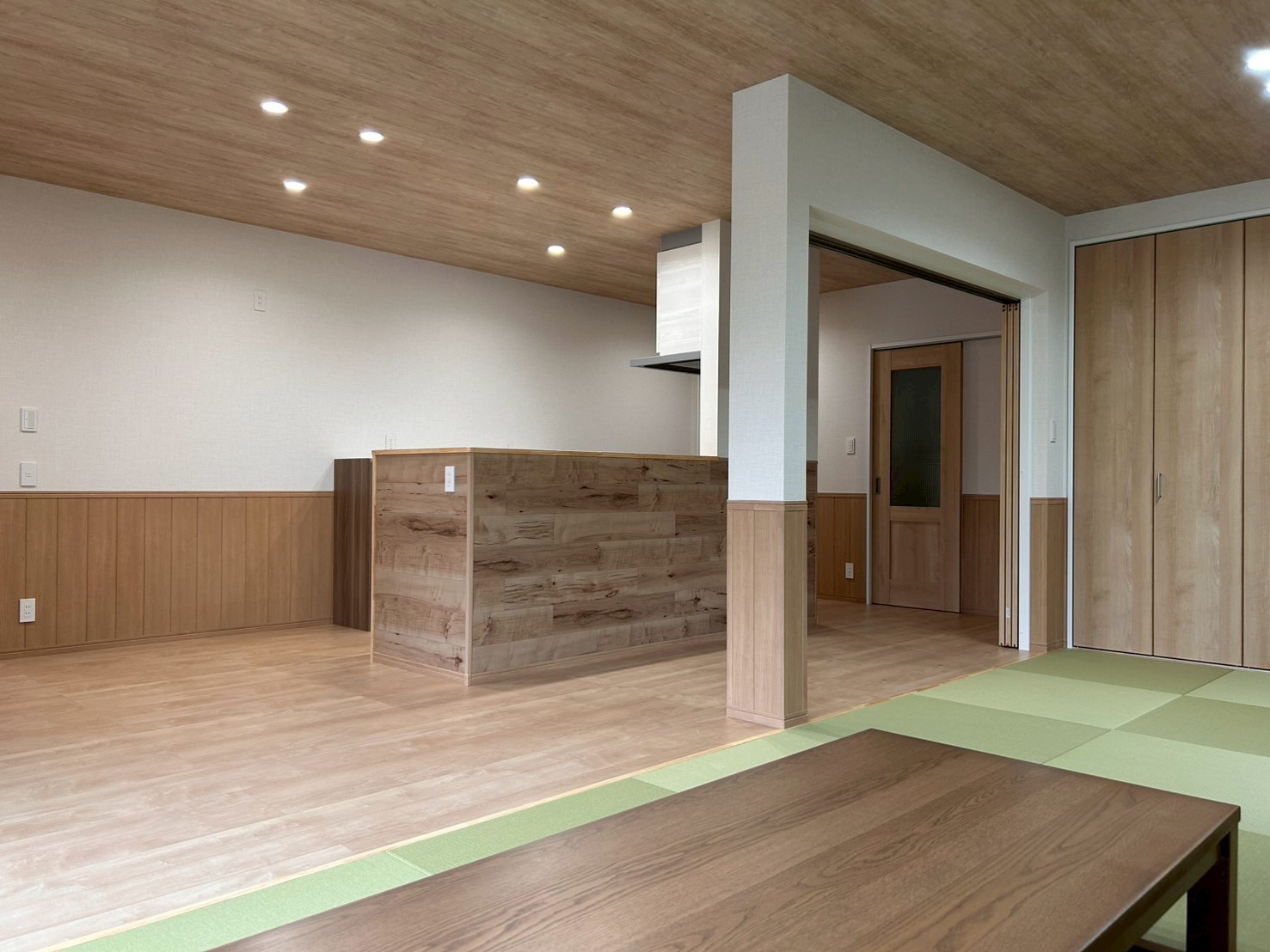 家族が集う平屋建物